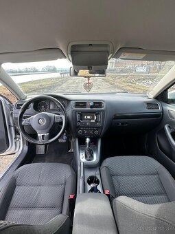 Volkswagen Jetta - 6