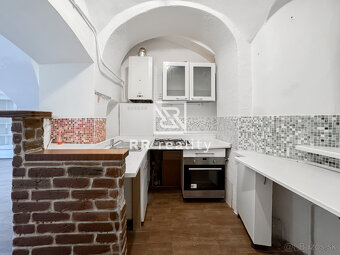 Mäsiarska ul. - na predaj byt 41m2 + 19m2 pivnica, centrum - 6