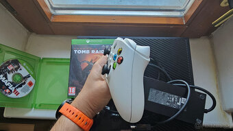 Xbox One 500GB + hry a joypad - 6