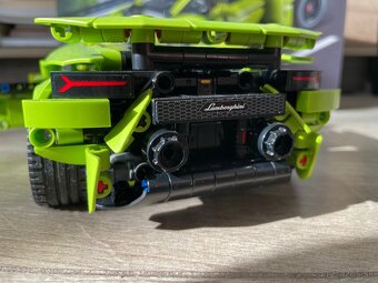 LEGO Technic Lamborghini Huracan Tecnica - 6