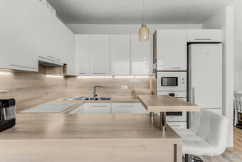 Slnečný 3-izbový byt s výhľadom na Karpaty v Slovenskom Grob - 6