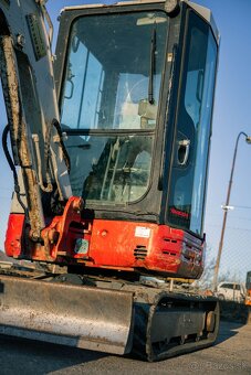 Bager Takeuchi TB23 + vrták + kladivo + 4 lyžice. - 6
