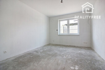 Na predaj skolaudovaný 4i RD s pozemkom 596 m² v Malej Pake. - 6