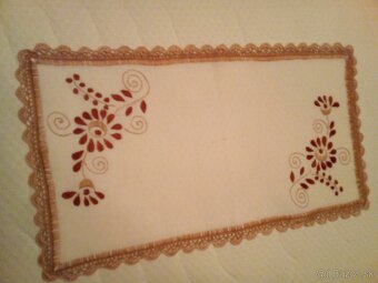 Ručne vyšívané obrusy 3 - 6