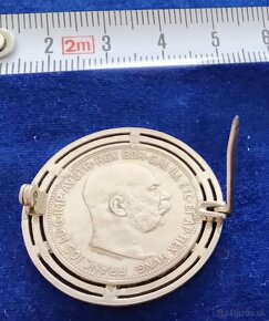 Staré strieborné šperky, prívesky, brošne - 6