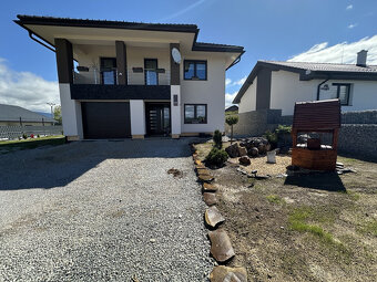 Skolaudovaná novostavba, nová terasa, nový plot nová skalka - 6