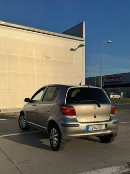 Toyota Yaris 1 - 6