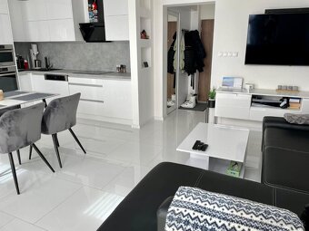 Exkluzívny 2-izbový byt s terasou, záhradkou a panoramatický - 6