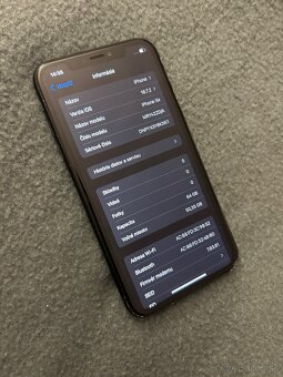 iPhone XR 64GB black - 100% batéria - 6