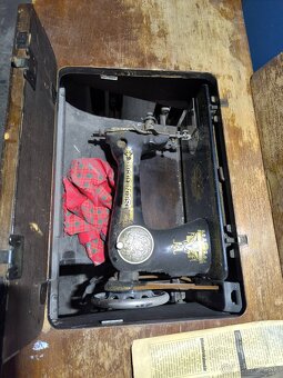 Singer šijací stroj (201K) rok výroby 1935 - 6