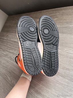 Nike Air Jordan 1 - 6