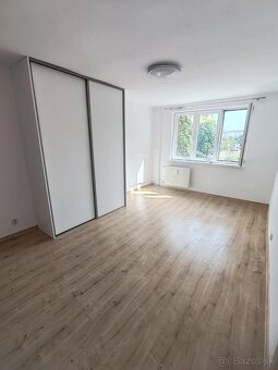 3 - izbový byt s loggiou - sídlisko Západ - ulica Štúrova - 6
