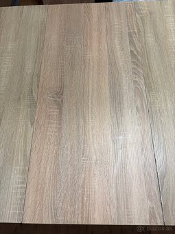 Predám rozkladací jedálensky stôl 90x90cm - 6