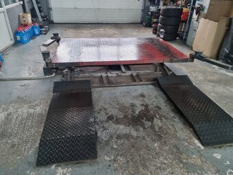 PNEUSERVIS ZDVIHAK 2500 kg ROK-2012 - 6