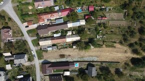 Slnečný stavebný pozemok v obci v Lovčici - Trubín - 6