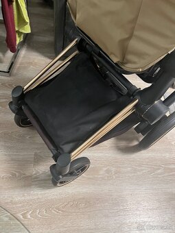 Cybex e-priam by Karolina Kurkova - 6