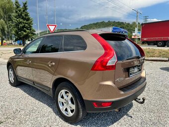 Volvo XC60 2.4D AWD Momentum Geartronic - 6