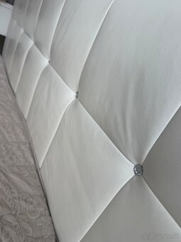 Biela kožená postel - 6