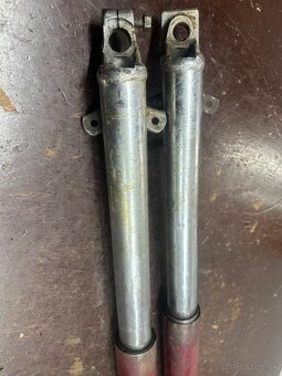 Predám predné tlmiče s krytmi JAWA 250 350 panelka ROVNÉ - 6