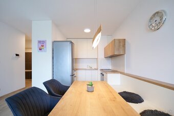 Dizajnový 2-izbový byt s loggiou v projekte Urban Residence - 6