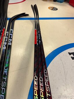 UPLNE NOVA PROFI HOKEJKA CCM JETSPEED FT5 PRO + PRO STOCK - 6