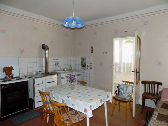 Na predaj 3 izb tehlový dom v centre obce Strekov pri Štúrov - 6