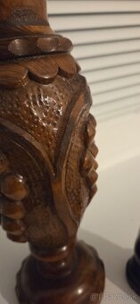 Vyrezávaná drevená váza, motív hrozno, dub - 6