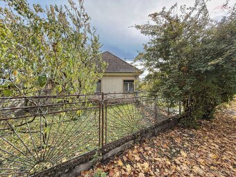 Na predaj priestranný vidiecky rodinný dom v obci Baka, poze - 6