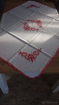 Vyšívaný obrus - 6