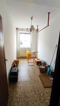 Priestranný 4-izbový byt s 3 loggiami na prenájom – Karlova - 6