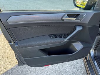 VW Touran R-Line 110kw DSG 7 miestny,LED IQ.Light - 6