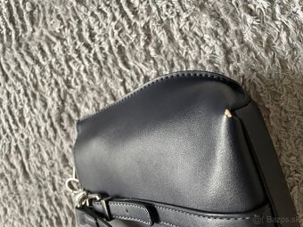 Dámska kabelka - Guess (Modro / Strieborná) - 6