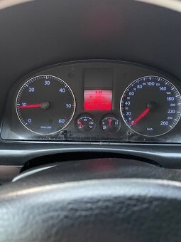 Volkswagen Touran Van 2.0 TDI - 6