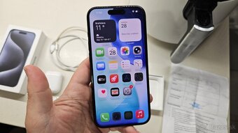 Apple iPhone 15 Pro 256GB + airpods 2019 - 6