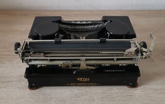 Luxusný starožitný písací stroj ROYAL P z roku 1931 - 6