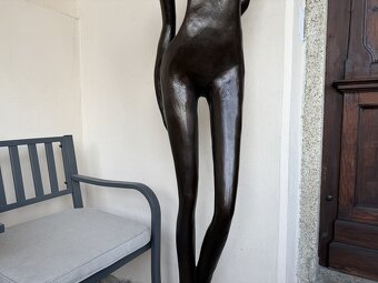BRONZOVÁ SOCHA MODERNA - AKT ŽENY 182 cm - 6