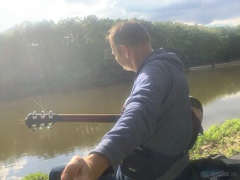 Ponúkam svoju hru na gitare a spev formou dobrovoľníctva - 6