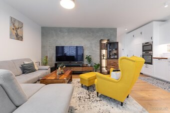 ZNÍŽENÁ CENA Nadštandardný 3-izbový byt s balkónom - 6