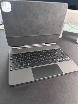 Apple iPad Magic Keyboard - 6