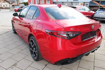 Alfa Romeo Giulia Competizione Q4 2.0 Turbo 206 kW (280 PS) - 6