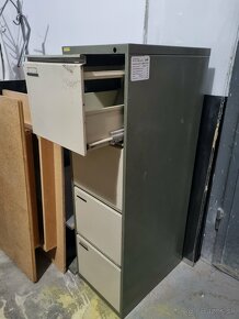 Kancelarsky nábytok,postele - 6