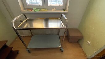 Predám servírovací železný stolík na koliečkach - 6