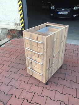 Zariadenie Gastro: Rohový barový pult s príslušenstvom - 6