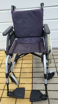 invalidny vozík 46cm pridavne brzdy pre asistenta odľahčeny - 6