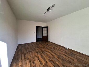 Na predaj veľkometr. 75m2, 2 izb byt Handlová - 6