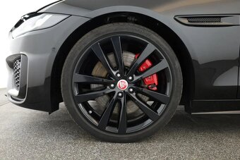 Jaguar XE - 6