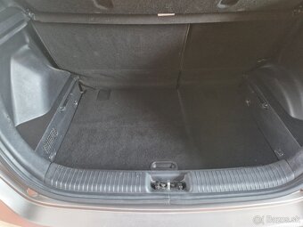 Predám Hyundai iX20 1,6i 6M, STYLE DIZAJN - 6