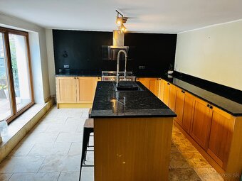 VÝNIMOČNÝ dvojgeneračný rodinný dom, 903m2, PO - 6