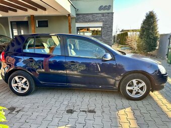 VW GOLF 5 . 1,6 benz - 6
