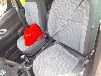 SKODA ROOMSTER BENZÍN 2009 - 6